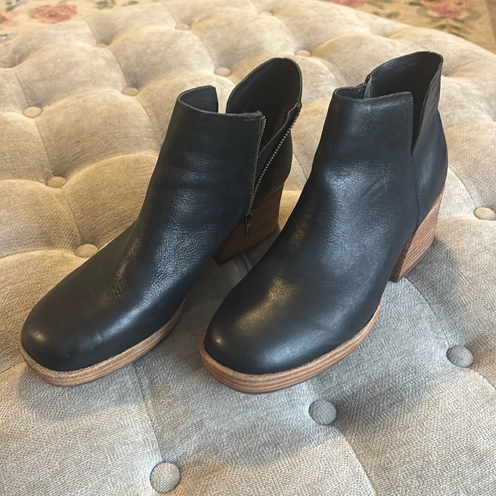 Kork-Ease size 9.5 black boot brand new never worn.